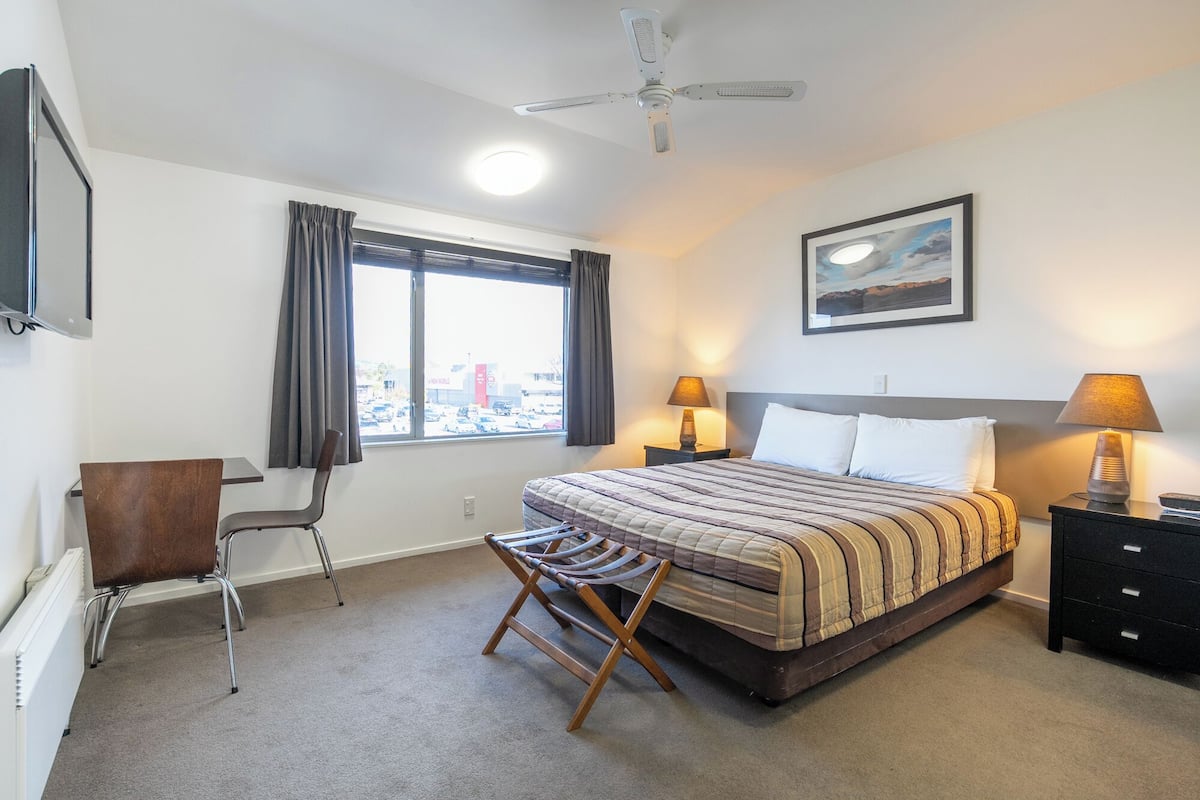 Standard Double Room | Desk, iron/ironing board, free WiFi, bed sheets
