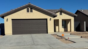 Exterior - Perfect for Families & Groups in Fortuna Foothills (Yuma)