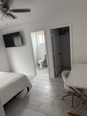 4 camere, una scrivania, ferro/asse da stiro, Wi-Fi