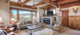 Arrowhead Chalet - Mtn modern cozy cabin nestled on the mtn at big sky resort