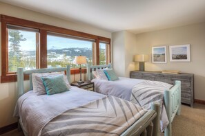 4 habitaciones, tabla de planchar con plancha, wifi y ropa de cama 