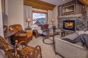 Televisión y chimenea