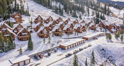 Steps from the slopes at Big Sky Resort! Prime ski in/out Arrowhead Chalet