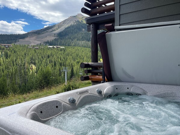 Outdoor spa tub - Ski in & Out Moonlight Basin/Big Sky Resort -Lone Peak Views (Big Sky)