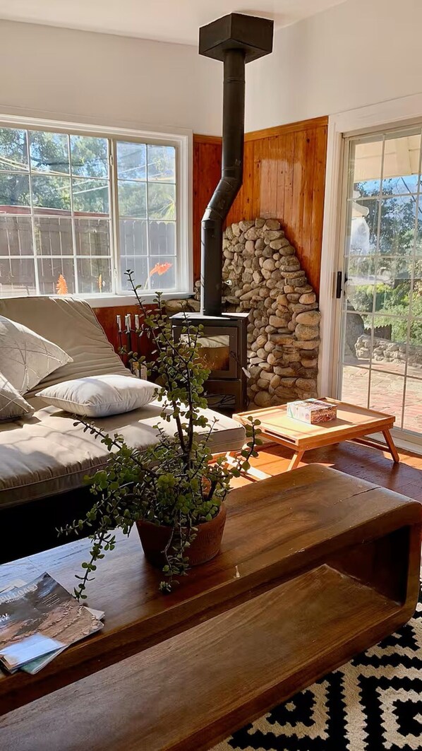 Living area - Mid Century Modern Bungalow just steps from Topanga State Park (los angeles)