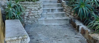 Mid Century Modern Bungalow just steps from Topanga State Park