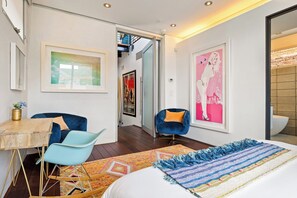 5 slaapkamers, een bureau, een strijkplank/strijkijzer, gratis wifi