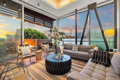 Dreamy Venice Beach 5BR House with Rooftop & Steps to Beach