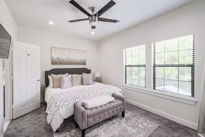 3 bedrooms, iron/ironing board, WiFi, bed sheets