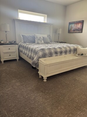 3 chambres, bureau, fer et planche à repasser, accès au Wi-Fi (inclus)