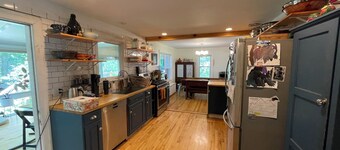 Quaint 3-bedroom house with spacious deck and backyard in South End, Burlington