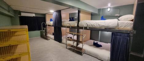 Bed in 6-Bed Mixed Dormitory Room