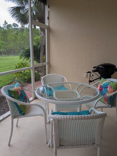 3-bedroom condo with pools and pickleball in Naples- 20 min. to beaches