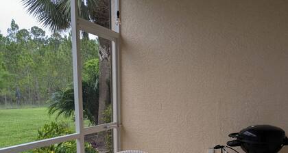 3-bedroom condo with pools and pickleball in Naples- 20 min. to beaches