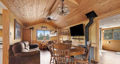Moon Mountain loft in charming Deadwood