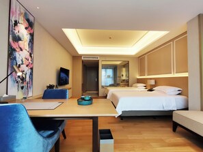 In-room safe, desk, blackout drapes, soundproofing - Parkview International Hotel (Huangshan)