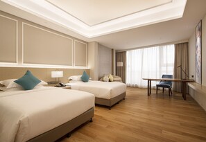 In-room safe, desk, blackout drapes, soundproofing - Parkview International Hotel (Huangshan)