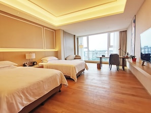 In-room safe, desk, blackout curtains, soundproofing - Parkview International Hotel (Huangshan)
