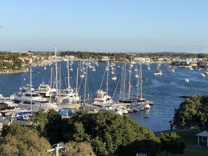 Appartement, balkon, uitzicht op jachthaven | Kameruitzicht