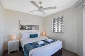 Iron/ironing board, free WiFi - 30 River Esplanade (Mooloolaba)