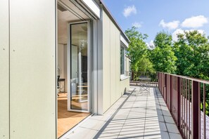 Exterior detail - Blueground | Saatlen, balcony, nr Zurich Zoo (Zurich)