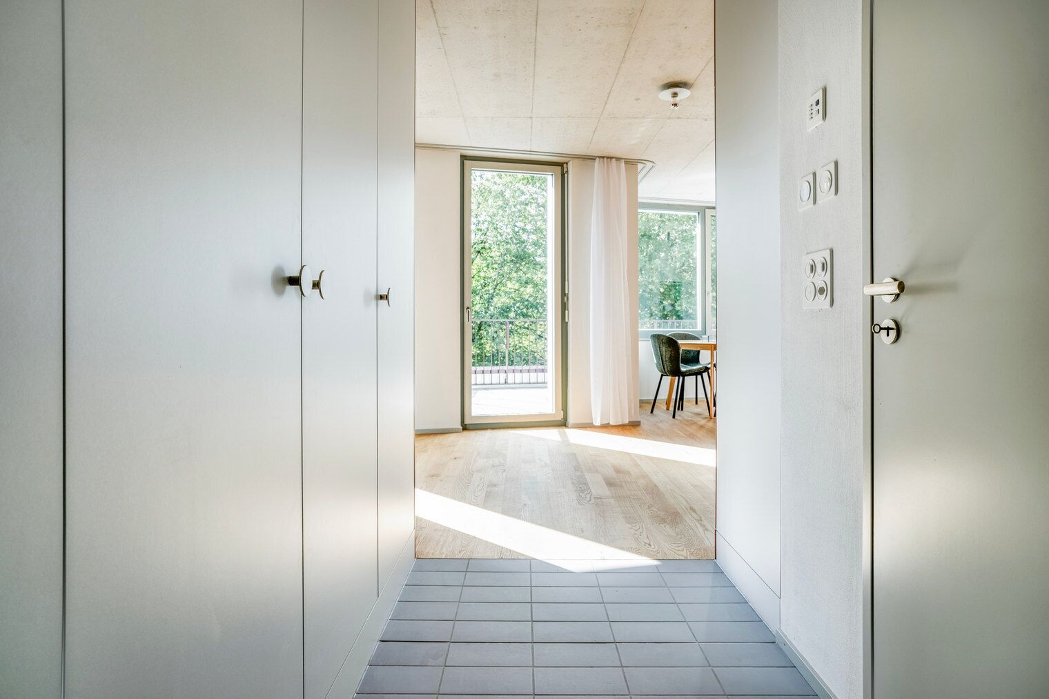 المنشأة من الداخل