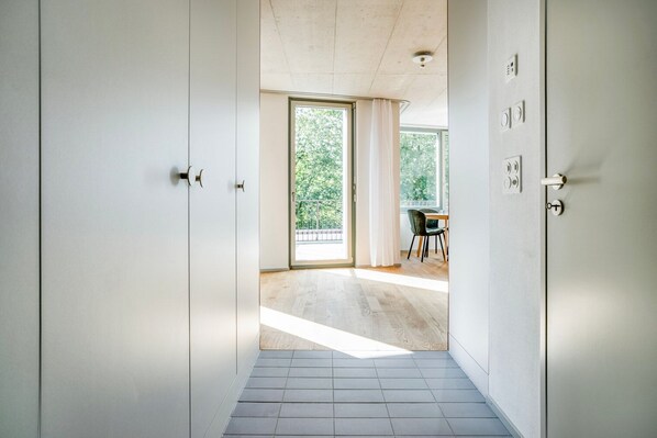 Interior - Blueground | Saatlen, balcony, nr Zurich Zoo (Zurich)