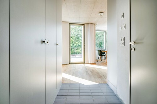 Blueground | Saatlen, balcony, nr Zurich Zoo