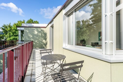 Blueground | Saatlen, balcony, nr Zurich Zoo