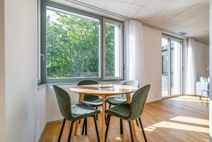 Dining - Blueground | Saatlen, balcony, nr Zurich Zoo (Zurich)