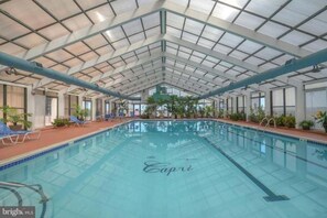 屋内プール、温水プール