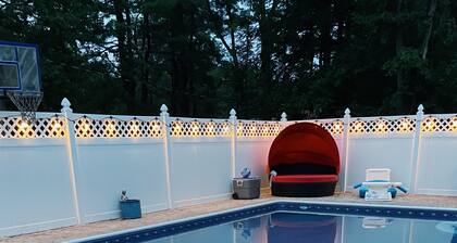 Trackside Guesthouse w/ Pool
