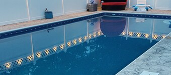 Trackside Guesthouse w/ Pool