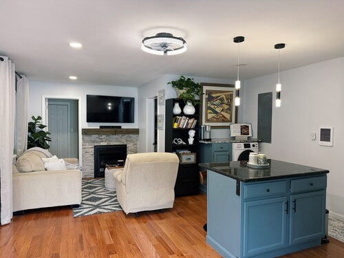 Trackside Guesthouse w/ Pool