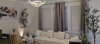Luxury Spacious 9-bed Houston with Game Room , Cinema , Record Studio + HOT TUB