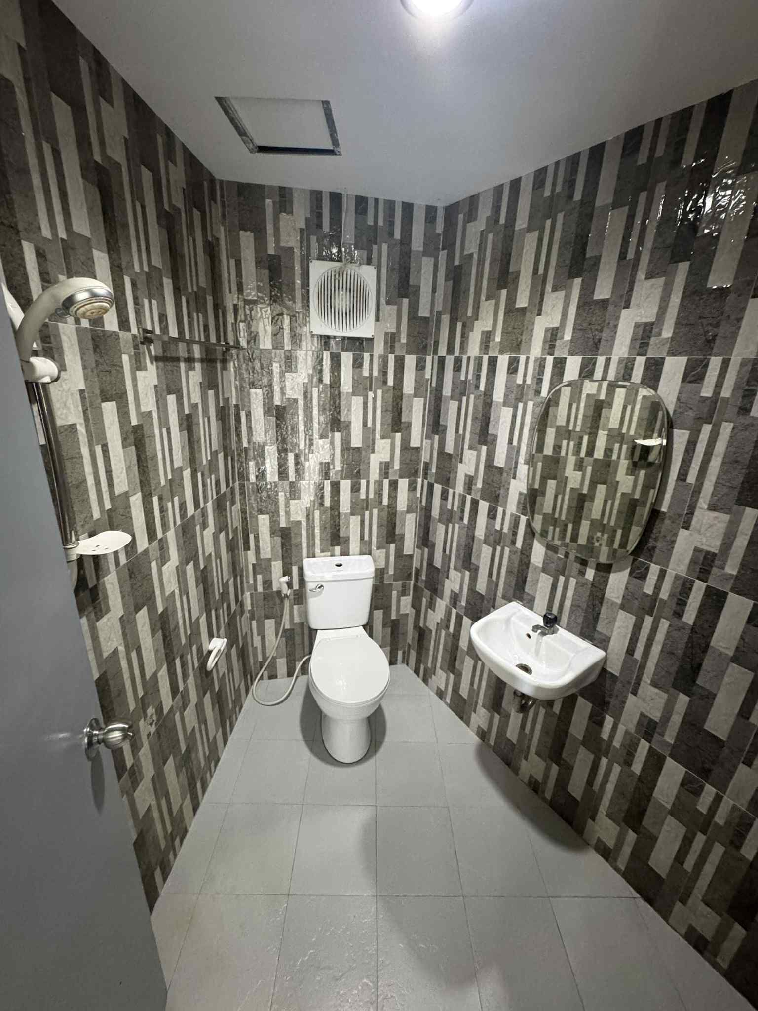 Shower, towels, soap, shampoo