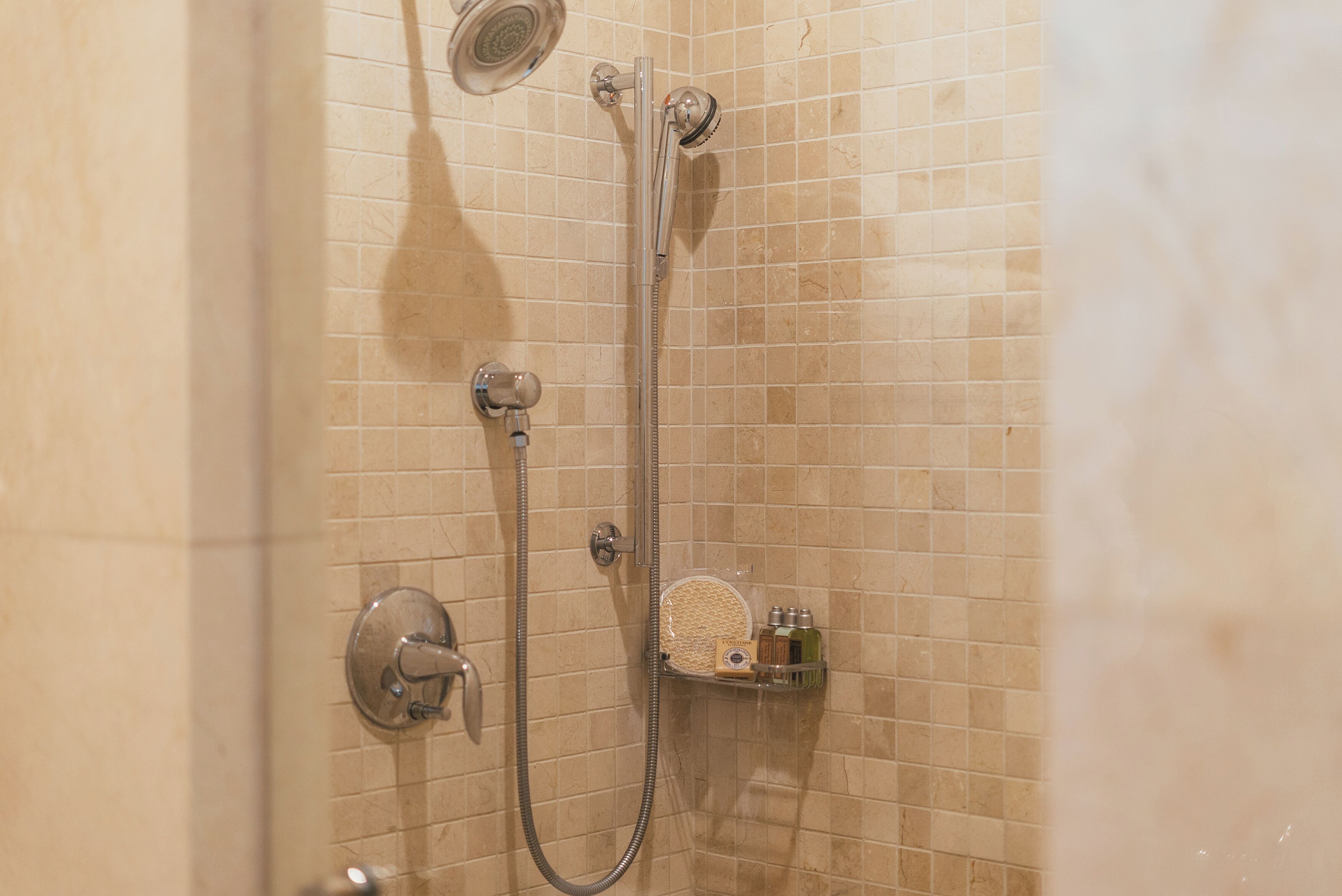 Dusche, Haartrockner, Handtücher