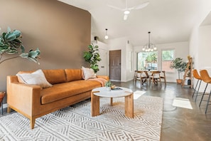 Smart TV, fireplace, video games, books - Sunny Vista – Location/Views/Sleeps 8 #SVJT (Joshua Tree)