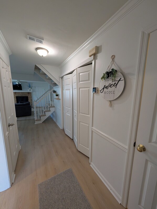 Interior - 3-bedroom townhome in charming Virginia Beach (Virginia Beach)