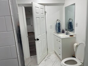 Dusche, Whirlpool, Haartrockner, Bidet