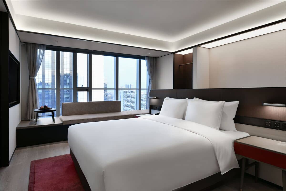 Executive Studio Suite | Down duvets, pillow-top beds, free minibar, individually decorated