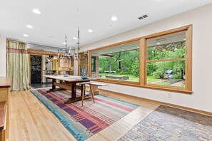 Dining - Wooded lot with wildlife, indoor treehouse and screened porch: a family paradise (Plymouth)