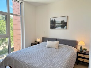 2 bedrooms, internet, bed sheets