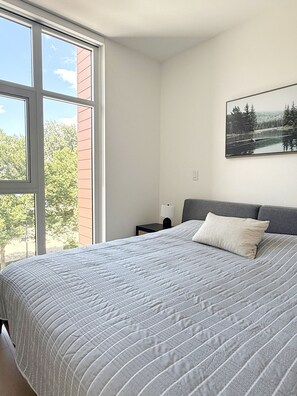 2 bedrooms, Internet, bed sheets - New Luxury Beachfront Escape with Pool and Hottub (Kelowna)