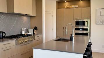 Micro-ondes, four, plaque de cuisson, lave-vaisselle