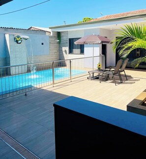 Outdoor pool - Private house with pool, 3 bedrooms, up to 9 guests, free for you to receive visitors (Jardim Panorama Foz do Iguaçu)