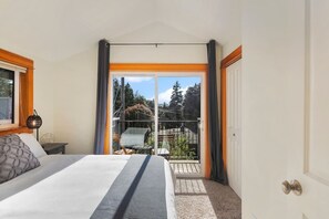 3 slaapkamers, een strijkplank/strijkijzer, gratis wifi, beddengoed