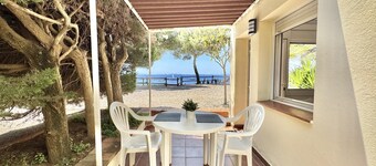 AS24. Studio with terrace, in front of the beach with parking