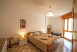 2 bedrooms, bed sheets