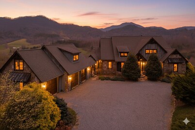 *New Enormous Luxury Lodge | Hot Tub | Fishing